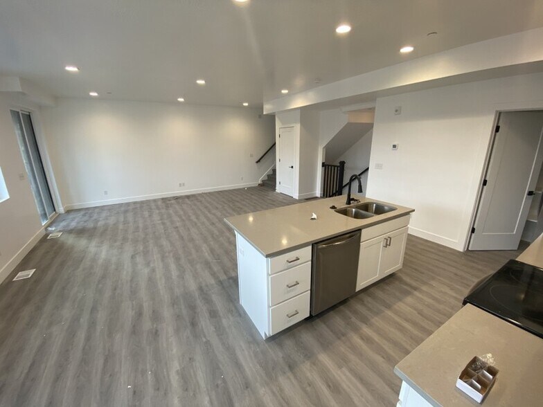 Building Photo - 83 E Sitka Creek Cove