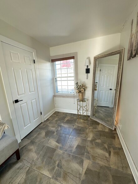 Building Photo - 7802 W Victoria St