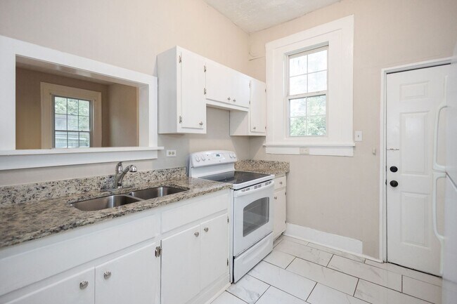 Building Photo - 315 W Chappell St