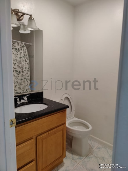 Building Photo - 45 Lonetree Ct