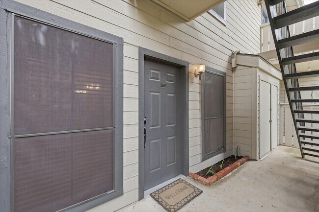 Building Photo - 9600 Royal Ln