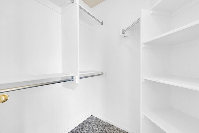 Building Photo - $1,750.00, 4 bed, 3 bath, located in Color...