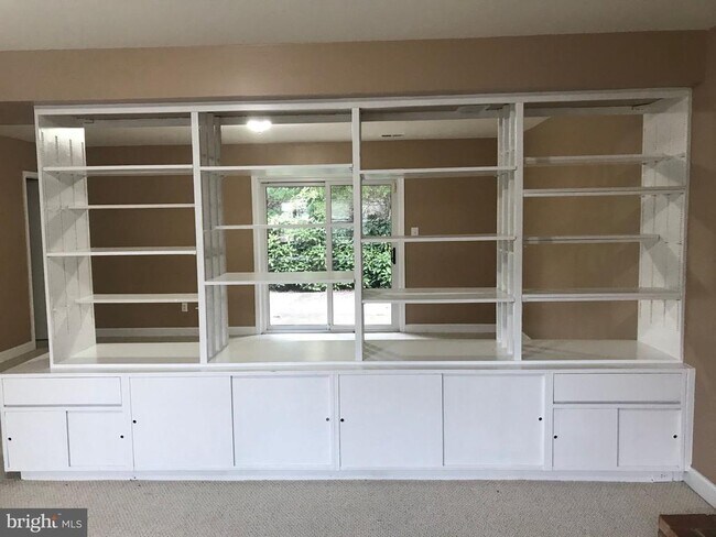 Building Photo - 1040 Warbler Pl