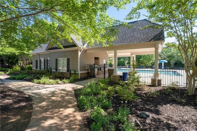 Building Photo - 4910 Belcrest Way