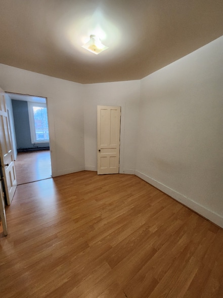 Building Photo - 12 State St