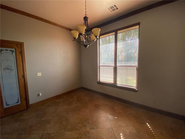 Building Photo - 616 Sally Ct