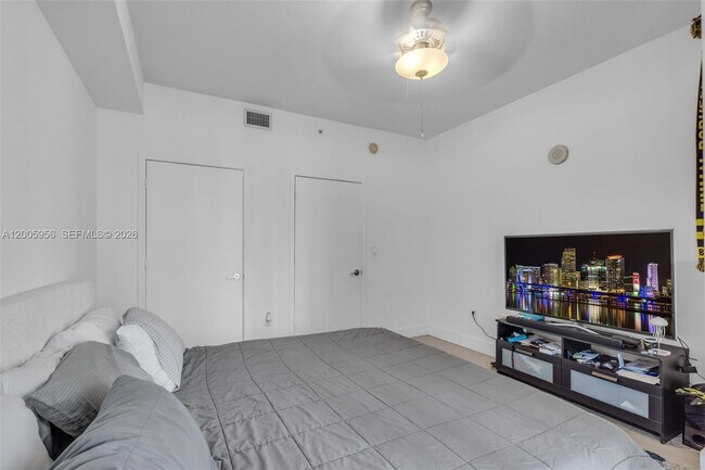 Building Photo - 1111 SW 1st Ave