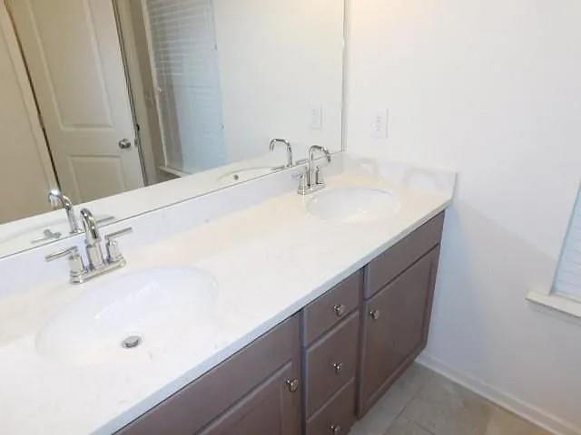 Building Photo - 887 Society Cir