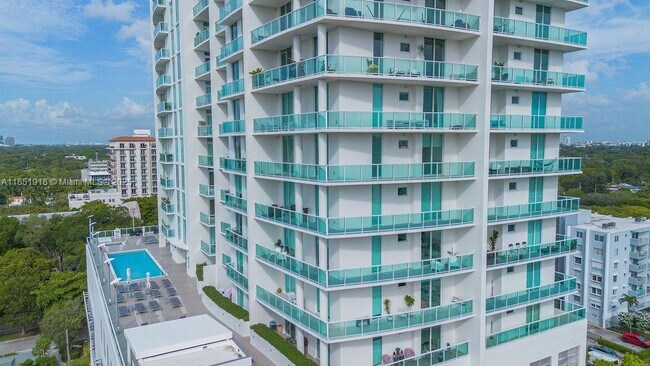 Building Photo - 2525 SW 3rd Ave