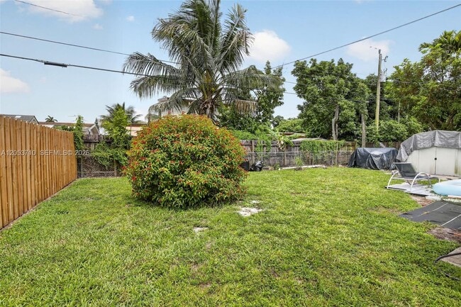 Building Photo - 2331 Flamingo Dr