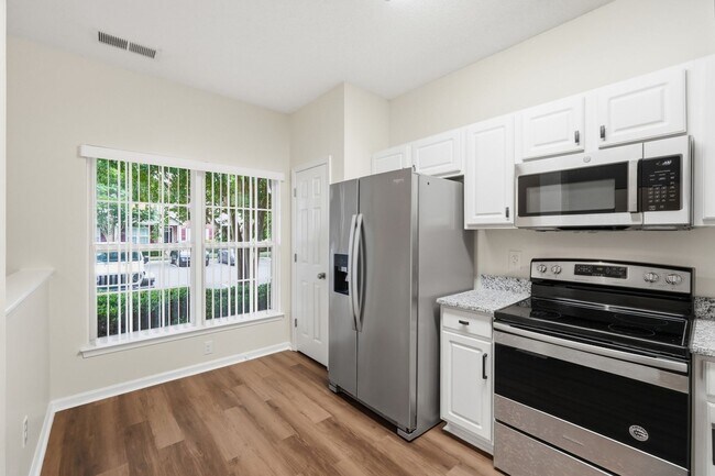 Building Photo - Beautiful Matthews Townhome with Updated Interior & Community Pool