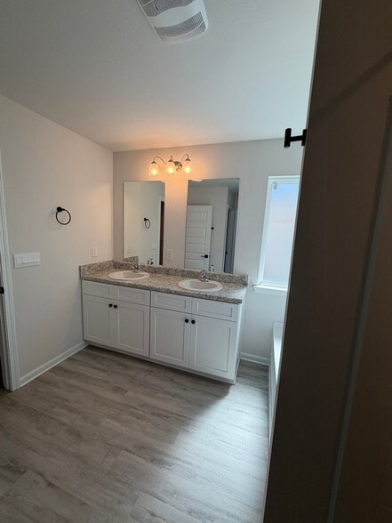 Building Photo - 5136 Rivergrass Dr