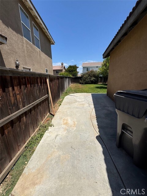 Building Photo - 33618 Iris Ln