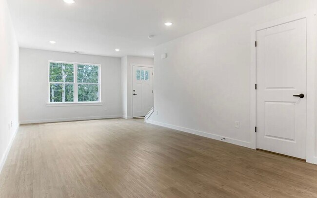 Building Photo - Brand New Duplex Available Now!