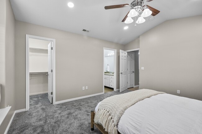 Building Photo - 452 N Kent Ln