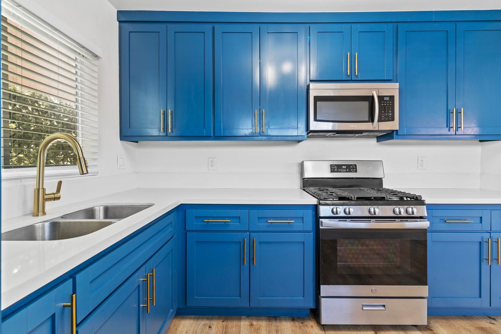 Building Photo - 1078 E 7th St