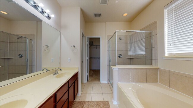 Building Photo - 3818 St Simon Manor Dr