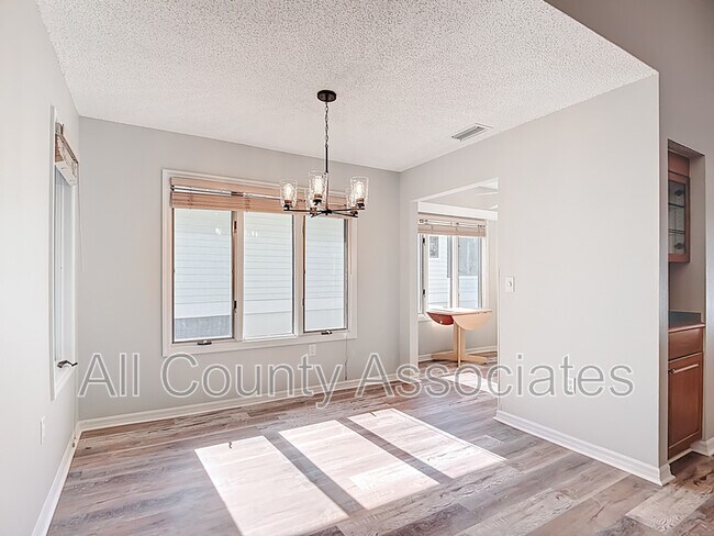 Building Photo - 1007 S Pointe Alexis Dr