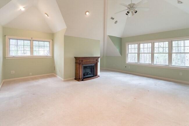 Building Photo - 41 Carriage Way