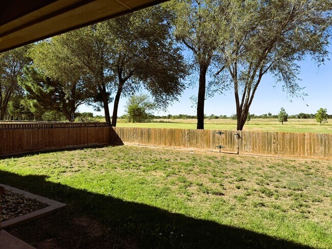 Building Photo - Shadow Hills Delight