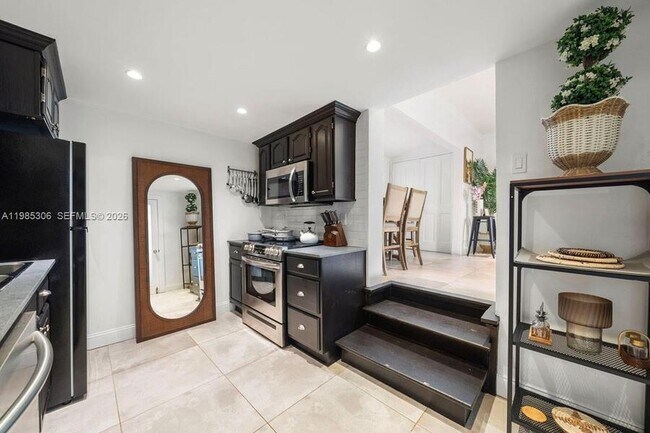 Building Photo - 151 NE 43rd St