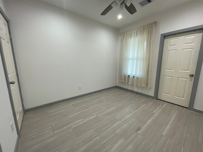 Building Photo - 5226 Ridgevan St