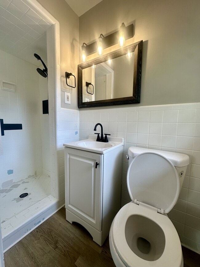 Building Photo - 2100 Park Ln