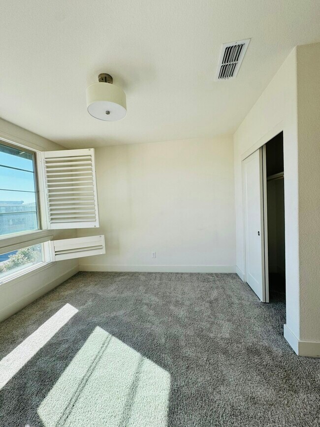 Building Photo - 5720 Greige Cir