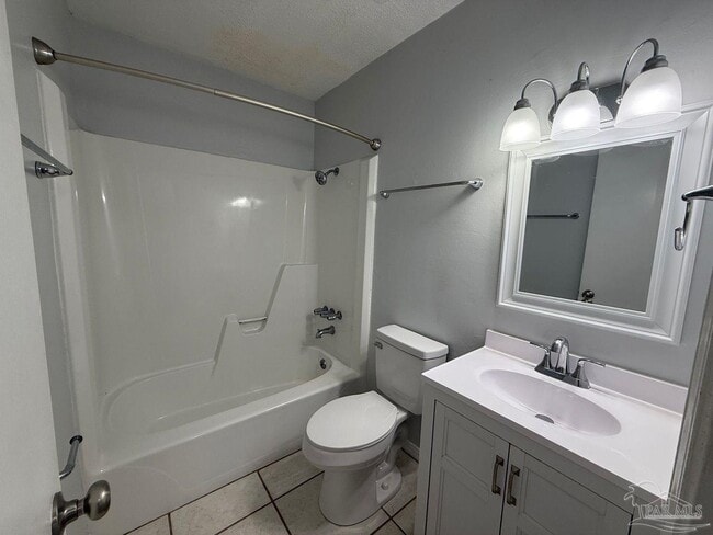 Building Photo - 407 Schubert Dr