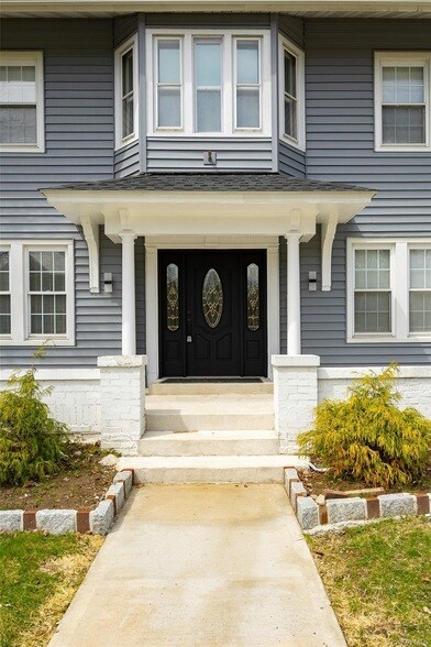 Building Photo - 67 S Grand Ave