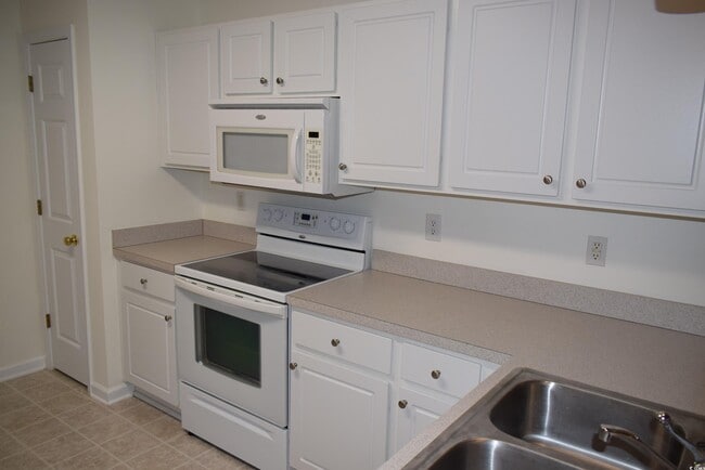 Building Photo - 201 Vesta Dr