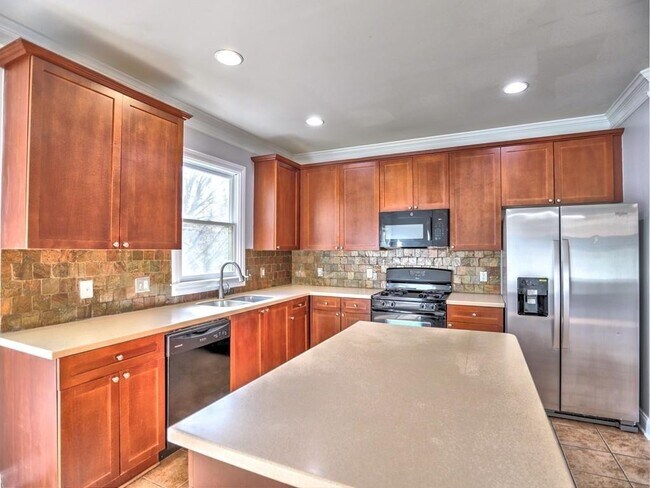 Building Photo - 975 Odessa Dr