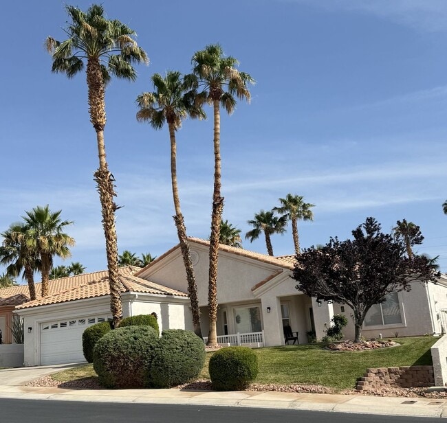 Primary Photo - Furnished Home in Sante Fe Vistas- Short T...