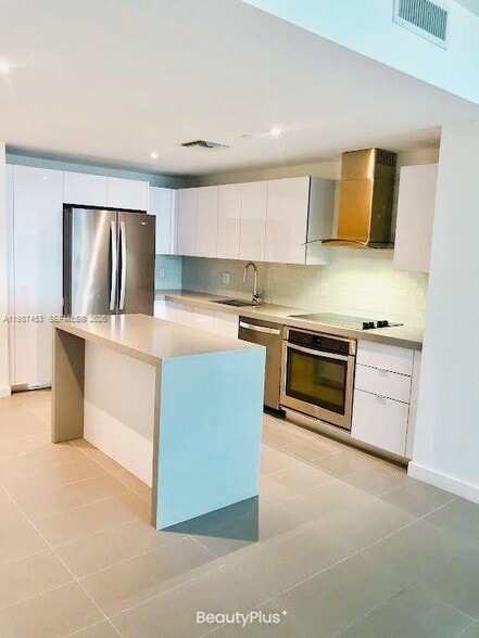 Building Photo - 1600 NE 1st Ave