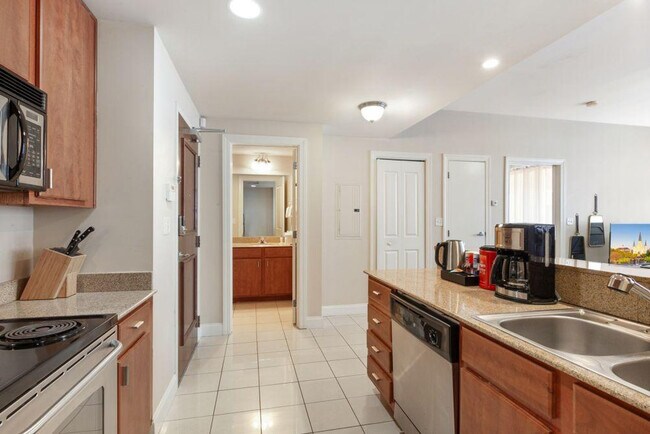 Building Photo - 925 Common St