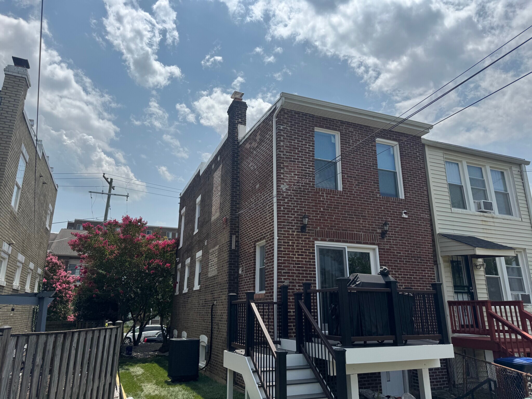 Building Photo - 628 Edgewood St NE