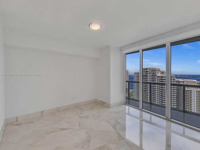 Building Photo - 475 Brickell Ave