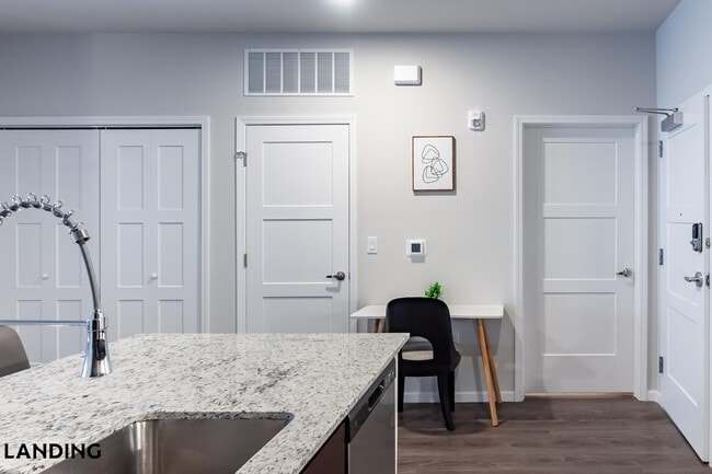 Building Photo - 2023 N Broadmoor Ave