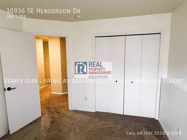 Building Photo - 10936 SE Henderson Dr