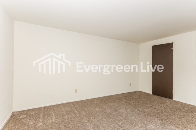 Building Photo - 5676 Troy Villa Blvd