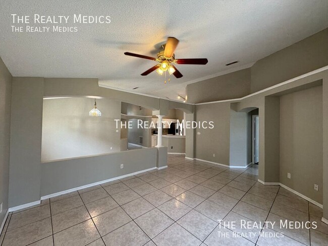Building Photo - 833 Brightview Dr