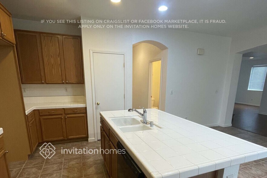 Building Photo - 865 Devonshire Ln