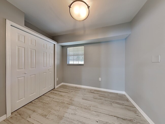 Building Photo - 4402 W Sevilla St