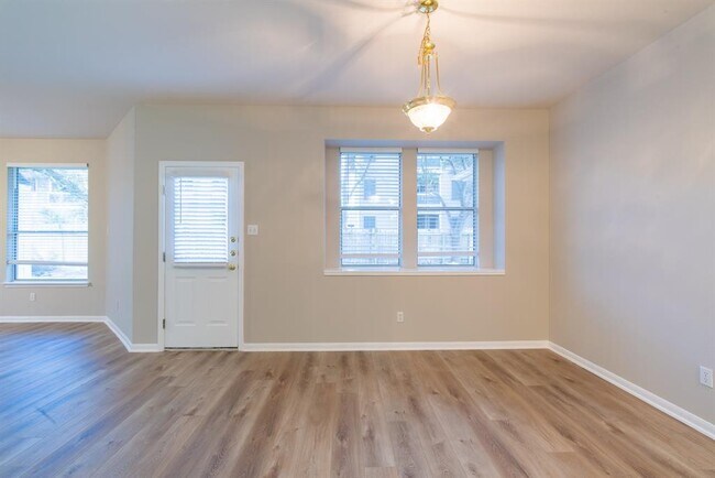 Building Photo - 8421 Cahill Dr