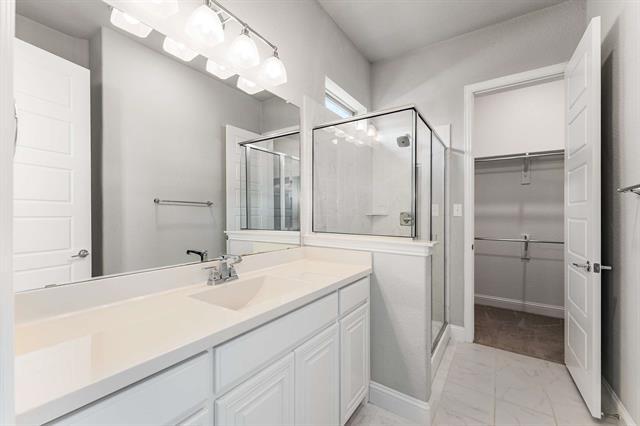 Building Photo - 2605 Greenlawn Dr