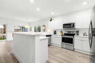 Building Photo - 1123 NE 23rd Ter