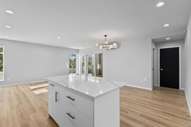 Building Photo - Newly Built Air-Conditioned Luxury Townhome in Highly Desired Admiral