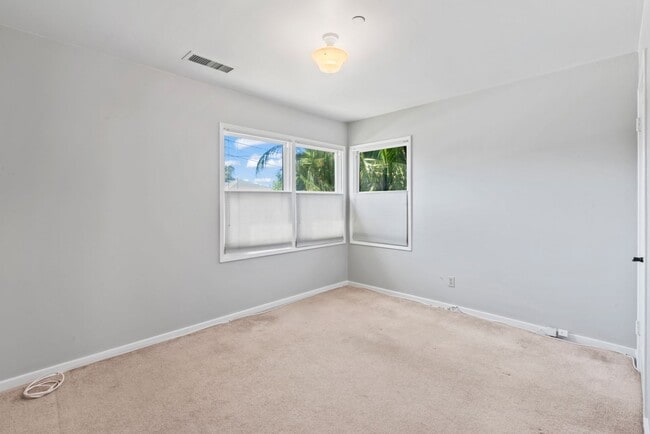 Building Photo - Pet Friendly 3Bd/2Ba Single-Family Home