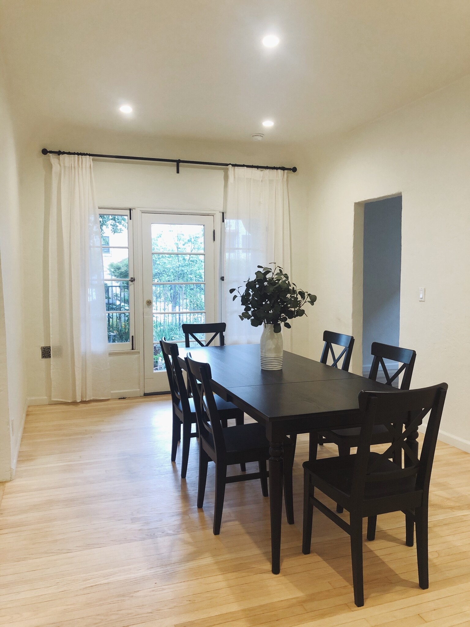 Building Photo - 922 N La Jolla Ave