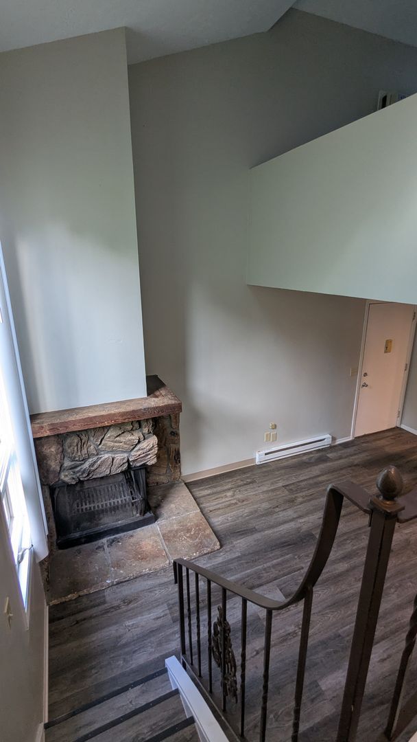 Building Photo - 819 Kerns Dr NE